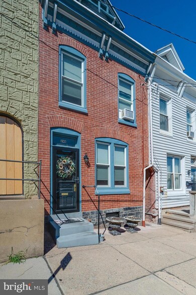 241 Chestnut St, Reading, PA 19611 - photo 2