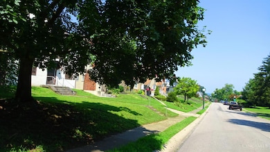 3915 Warwick Ave, Cincinnati, OH 45229 - photo 2