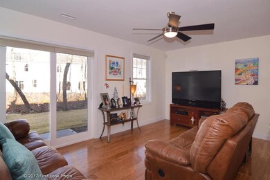 610 Graycoach Ln unit 610, Cranston, RI 02921 - photo 2