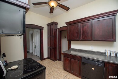 513 W 13th St, Davenport, IA 52803 - photo 6