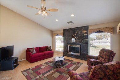 Large separate family room with vaulted ceilings a