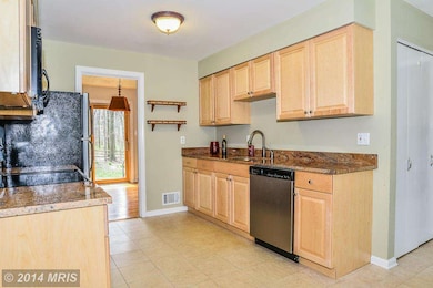 8507 Tysons Ct, Vienna, VA 22182 - photo 5