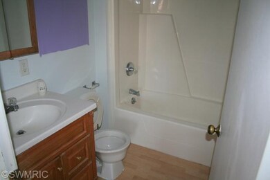 315 Chatham St, Lowell, MI 49331 - photo 5