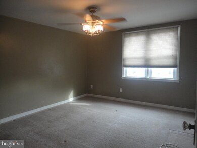 706 Oakwood Dr, Glenolden, PA 19036 - photo 7