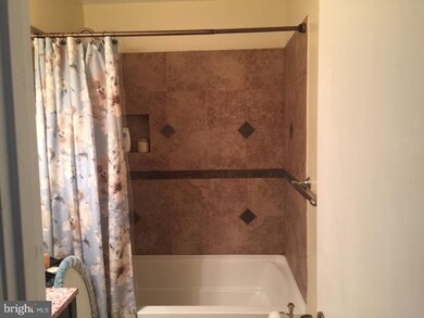 2149 N Anvil Ln, Temple Hills, MD 20748 - photo 3