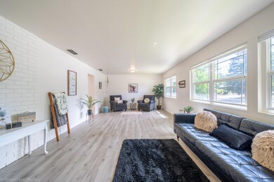 2620 Shasta St-12