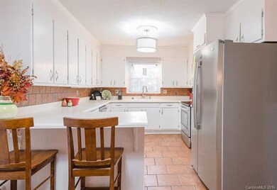 614 Berkshire Dr, Statesville, NC 28677 - photo 5