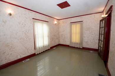 528 Cedar St Niles Dining room