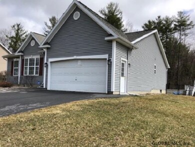 8 Garnet Ln, Schenectady, NY 12302 - photo 2