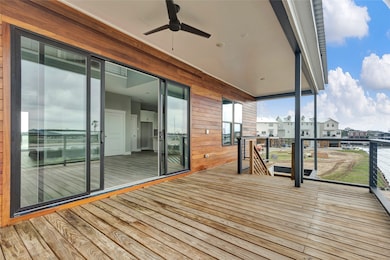 28 Cmdr Runco Ln, Taylor Lake Village, TX 77586 - photo 3