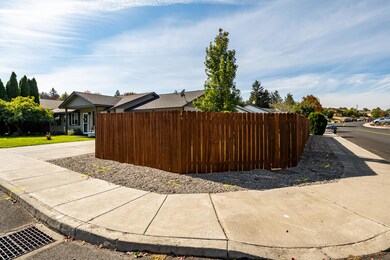 2271 SW 33rd St, Redmond, OR 97756 - photo 6