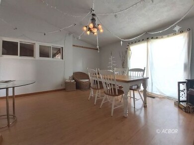 Upper Apartment