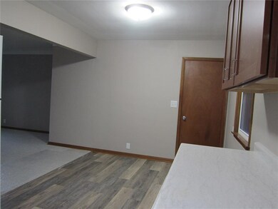 2710 Hickory Dr SW, Cedar Rapids, IA 52404 - photo 5