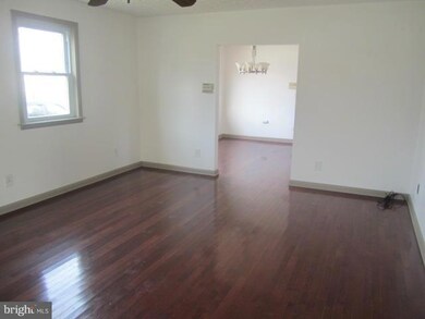 800 Platinum Ave, Essex, MD 21221 - photo 3