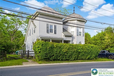 707 Alpha Rd, Wind Gap, PA 18091 - photo 2