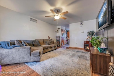 522 S Lehigh Gap St, Walnutport, PA 18088 - photo 5