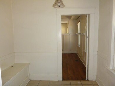 Butler's pantry/Breakfast room