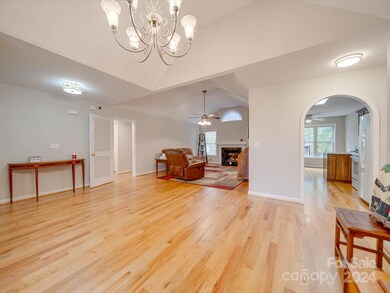 1049 Riddle Oak Ln, Clover, SC 29710 - photo 7