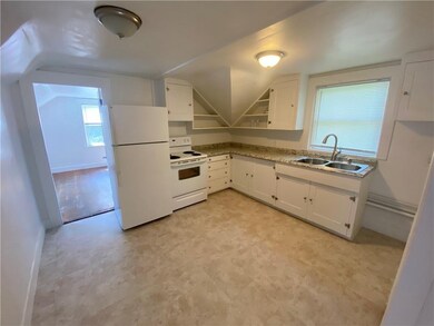 19 Clinton Ave, Newport, RI 02840 - photo 2