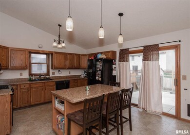 2308 W 60th Place, Davenport, IA 52806 - photo 4