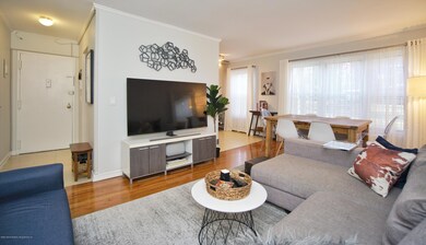 (2) LIVING ROOM