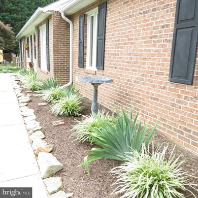 1960 Quiet Meadows Ct, Huntingtown, MD 20639 - photo 3