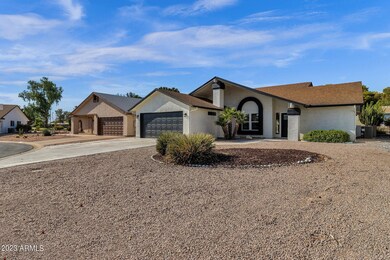 1-web-or-mls-7726-e-darner-rd