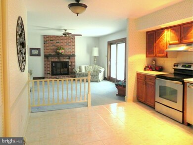 302 Green Cir, Exton, PA 19341 - photo 2