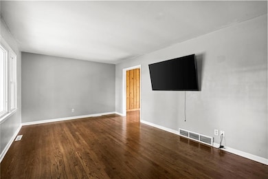 9001 Jarboe St, Kansas City, MO 64114 - photo 4