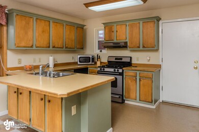 7427 Hennings Way Anchorage AK-large-019