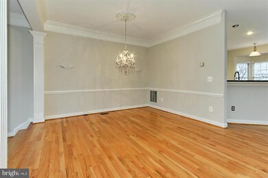 8020 Kidwell Ct, Vienna, VA 22182 - photo 7