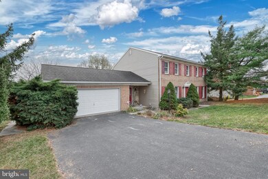 2299 N Point Dr, York, PA 17406 - photo 5