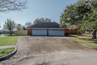 2025 Troon Dr, Alvin, TX 77511 - photo 4