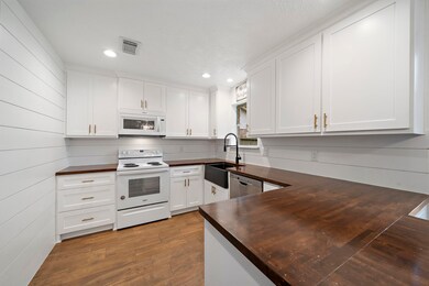 16314 Oxnard Ln, Friendswood, TX 77546 - photo 6