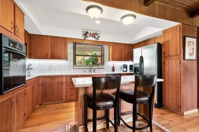 05_1414NManorDr_177_Kitchen_LowRes
