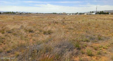 24755 N Stump Rd, Paulden, AZ 86334 - photo 7