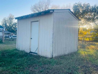 710 E Maple St, Cushing, OK 74023 - photo 5