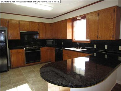 SPACIOUS OPEN KITCHEN