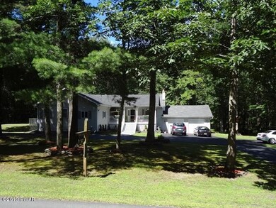 121 Clubhouse Dr, Hawley, PA 18428 - photo 3