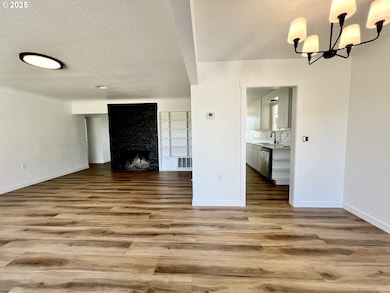 905 SW 11th St, Hermiston, OR 97838 - photo 4