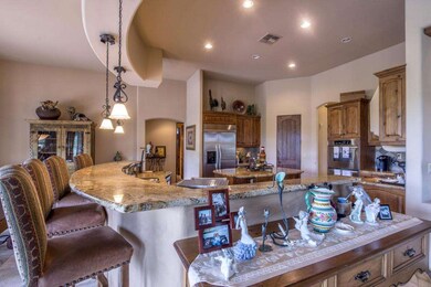007_Beautiful Gourmet Kitchen