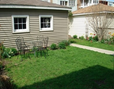 2238 W Argyle St unit 1, Chicago, IL 60625 - photo 2