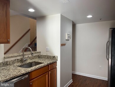 7906 Bayshore Dr unit 11, Laurel, MD 20707 - photo 5