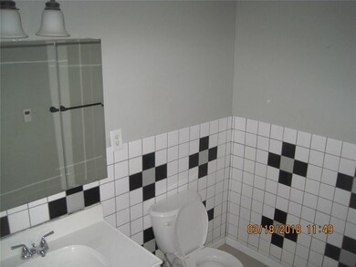 921 S 5th Ave E, Newton, IA 50208 - photo 7