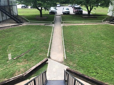 312 W Rentz St unit 100, Weatherford, TX 76086 - photo 5