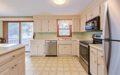6 Antrim St, Nashua, NH 03063 - photo 5