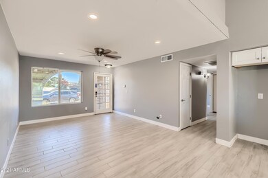 5-215182111-05 Living Room-Edit