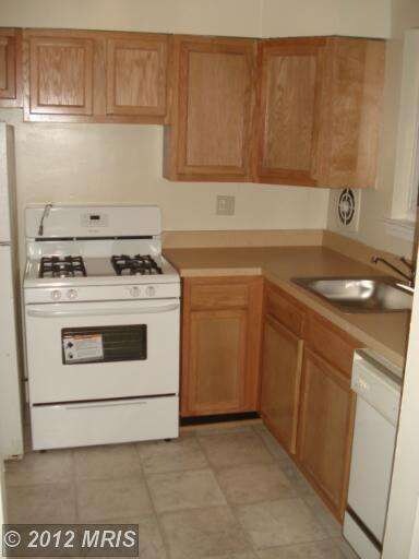 1975 Addison Rd S unit 1975, District Heights, MD 20747 - photo 2