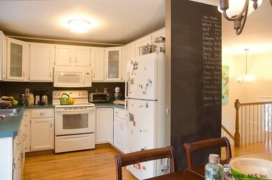 48 Myrtle St, Saratoga Springs, NY 12866 - photo 3