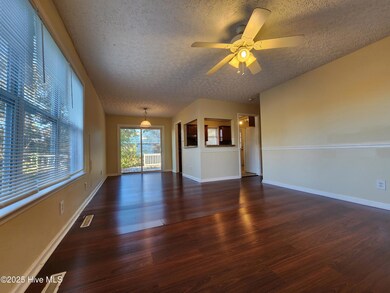 395 Maple St, Jacksonville, NC 28540 - photo 4